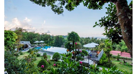 TOM HILL RESORT & SPA